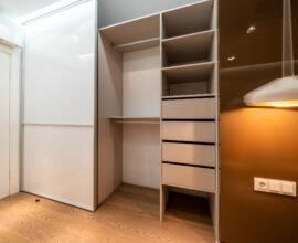 Walk-in-closet