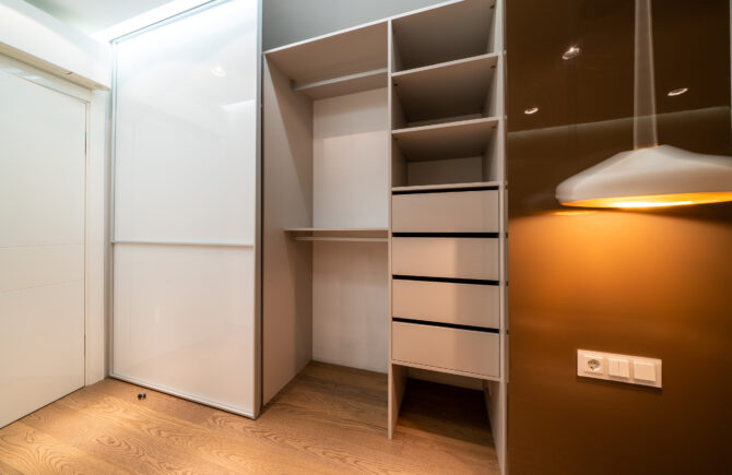 Walk-in-closet